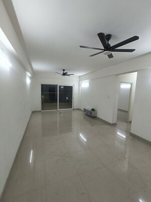 Living Room in 2 BHK Apartment at Bakkarwala – for Rent