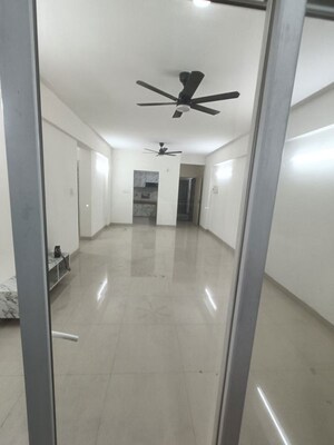 Living Room in 2 BHK Apartment at Bakkarwala – for Rent