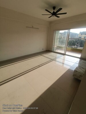 Living Room in 2 BHK Apartment at Bakkarwala – for Rent