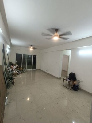 Living Room in 2 BHK Apartment at Bakkarwala – for Rent