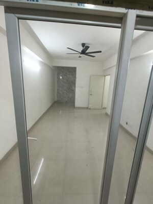 Bedroom in 2 BHK Apartment at Bakkarwala – for Rent