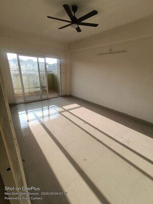 Room in 2 BHK Apartment at Bakkarwala – for Rent
