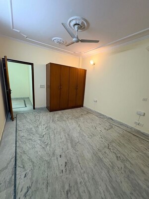 Room in 3 BHK Builder Floor at Greater Kailash – for Rent