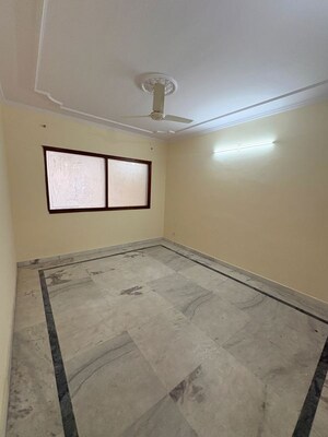 Room in 3 BHK Builder Floor at Greater Kailash – for Rent