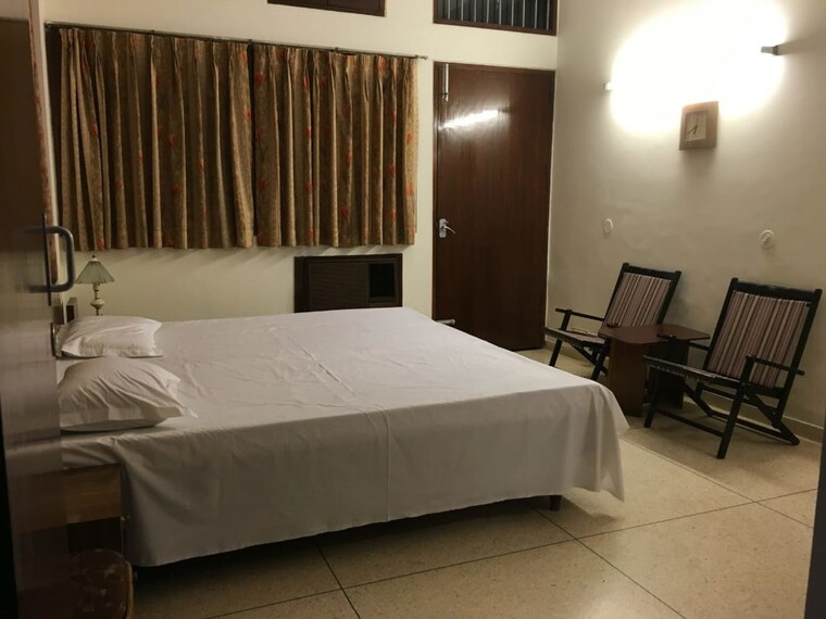 Bedroom, green park 3 Bedroom 1600 Sq.Ft. Builder Floor In Green Park Delhi 10707974