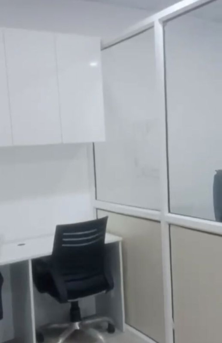 undefined, gaur-city-mall Commercial Office Space 192 Sq.Ft. In Sector 4 Greater Noida Greater Noida 10707964