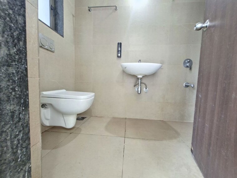 Bathroom, runwal-eirene 2 Bedroom 531 Sq.Ft. Apartment In Balkum Pada Thane 10707990