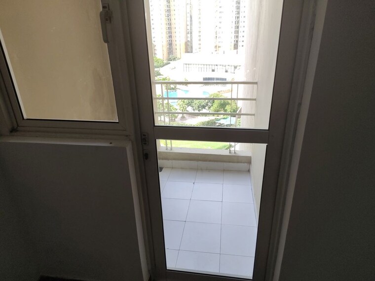Balcony, paras-tierea 3 Bedroom 1410 Sq.Ft. Apartment In Sector 137 Noida 10707955