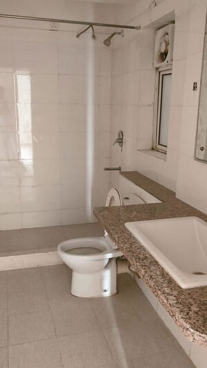 Bathroom in 1 BHK Builder Floor at Sector 21 – for Rent
