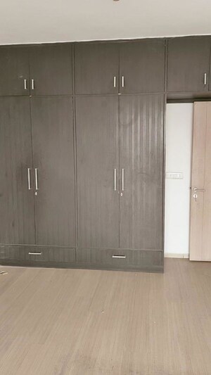 Room in 1 BHK Builder Floor at Sector 21 – for Rent