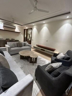Parking in 3 BHK Builder Floor at Safdarjung Enclave – for Rent