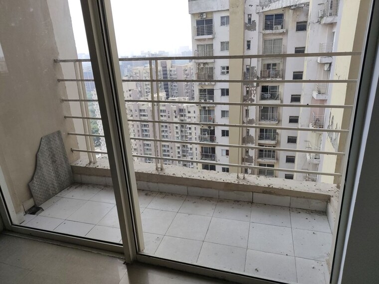 Balcony, paras-tierea 3 Bedroom 1285 Sq.Ft. Apartment In Sector 137 Noida 10708010