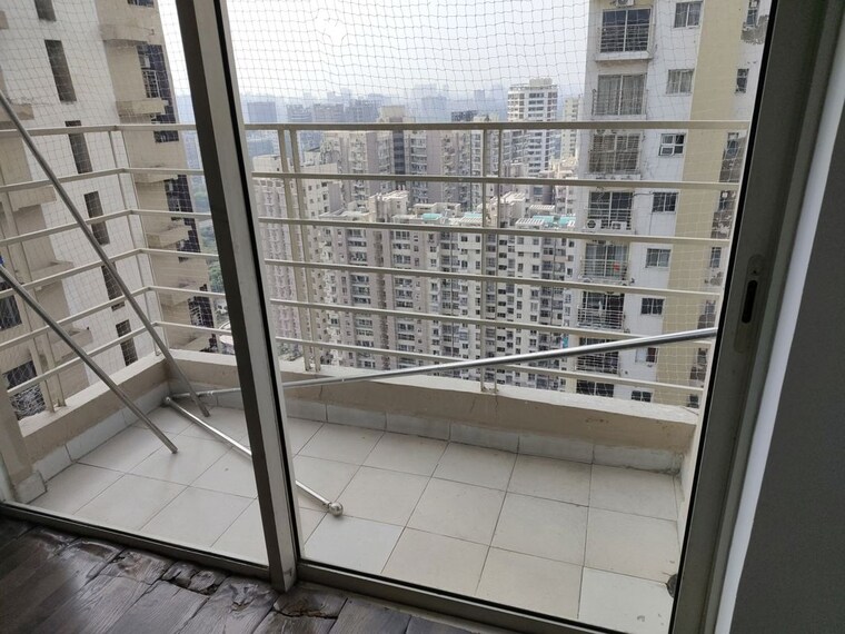 Balcony, paras-tierea 3 Bedroom 1285 Sq.Ft. Apartment In Sector 137 Noida 10708010