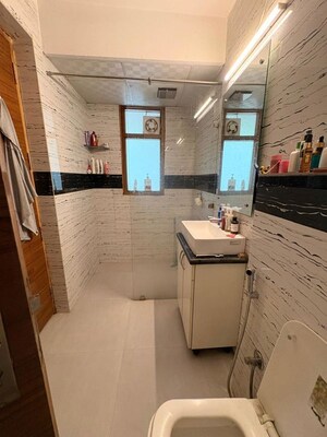 Bathroom in 1 BHK Builder Floor at Sector 23 – for Rent