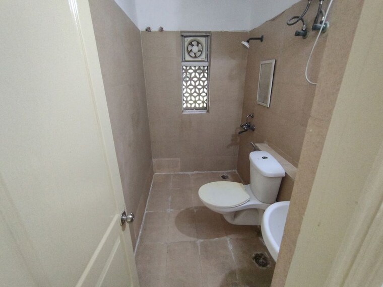 Bathroom, paras-tierea 3.5 Bedroom 1900 Sq.Ft. Apartment In Sector 137 Noida 10708027