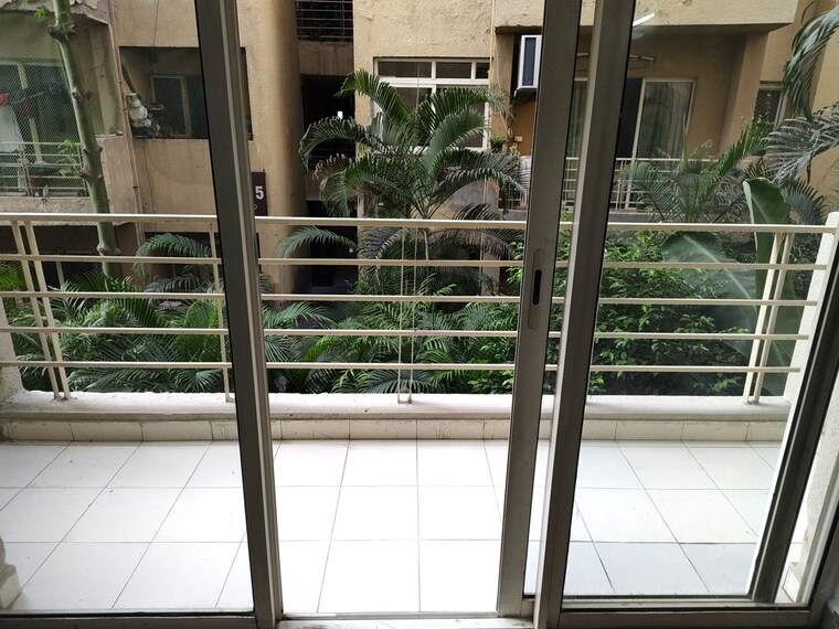 Balcony, paras-tierea 3.5 Bedroom 1900 Sq.Ft. Apartment In Sector 137 Noida 10708027