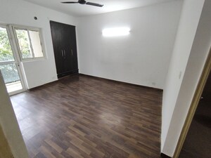 Room in 3.5 BHK Apartment at Paras Tierea, Sector 137 – for Sale