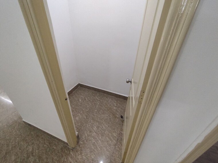 Room, paras-tierea 3.5 Bedroom 1900 Sq.Ft. Apartment In Sector 137 Noida 10708027