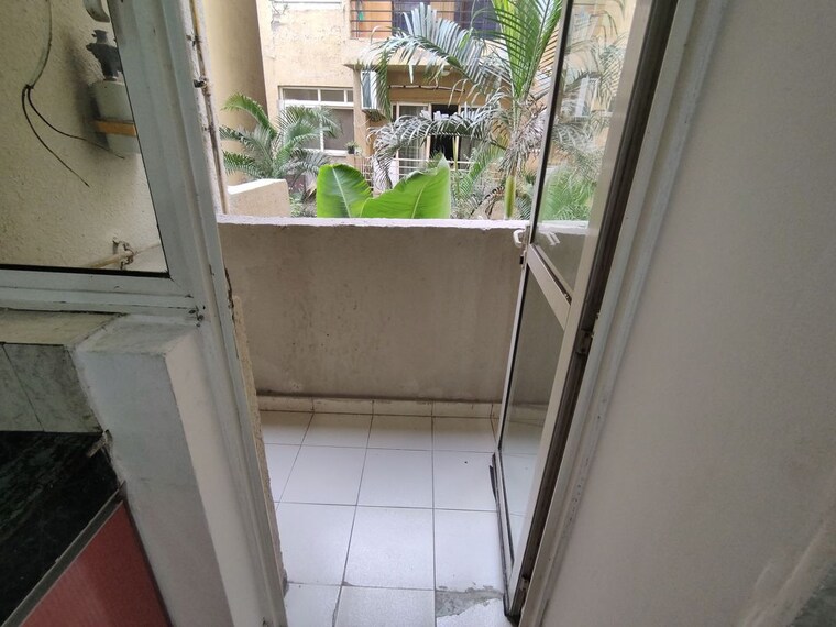 Balcony, paras-tierea 3.5 Bedroom 1900 Sq.Ft. Apartment In Sector 137 Noida 10708027