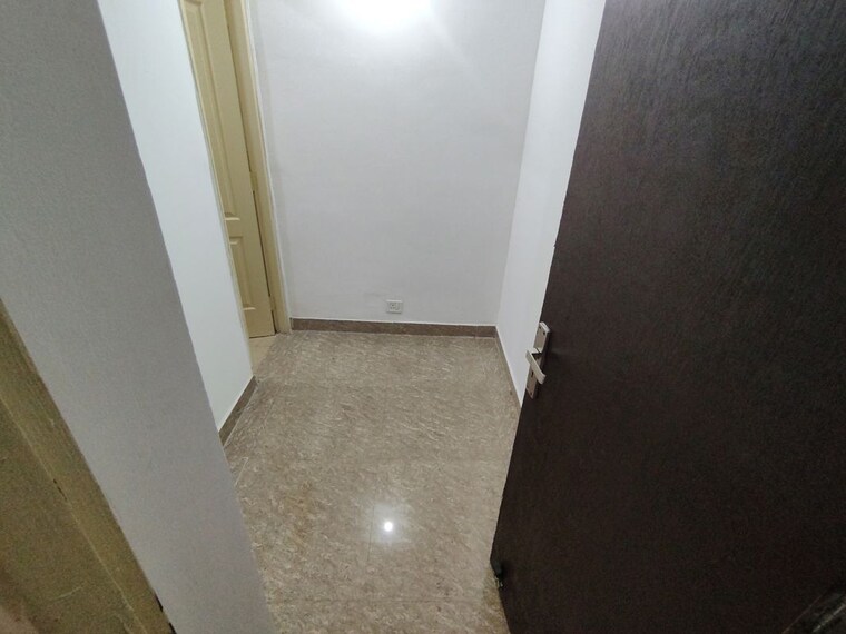 Room, paras-tierea 3.5 Bedroom 1900 Sq.Ft. Apartment In Sector 137 Noida 10708027