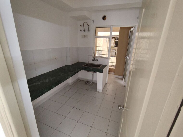 Kitchen, paras-tierea 3.5 Bedroom 1565 Sq.Ft. Apartment In Sector 137 Noida 10707919