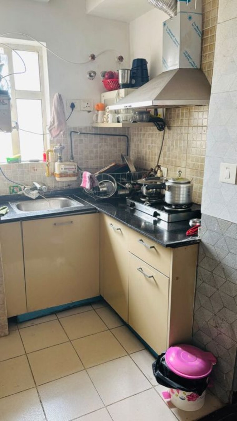 Kitchen, paras-tierea 1 Bedroom 450 Sq.Ft. Apartment In Sector 137 Noida 10708079