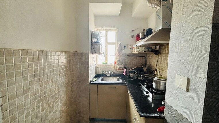 Kitchen, paras-tierea 1 Bedroom 450 Sq.Ft. Apartment In Sector 137 Noida 10708079