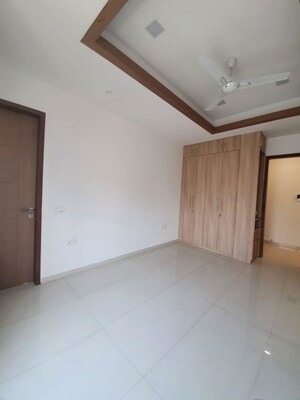 Room in 1 BHK Builder Floor at Sector 23 – for Rent