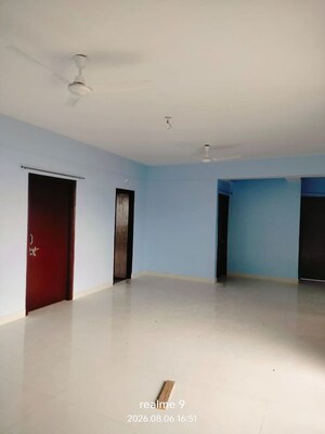 Room in 3 BHK Apartment at Hindpiri – for Rent
