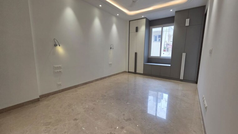 Room, east of kailash 3 Bedroom 200 Sq.Yd. Builder Floor In East Of Kailash Delhi 10708078