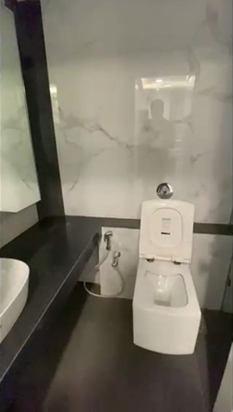 Bathroom, chembur 2 Bedroom 750 Sq.Ft. Apartment In Chembur Mumbai 10707538