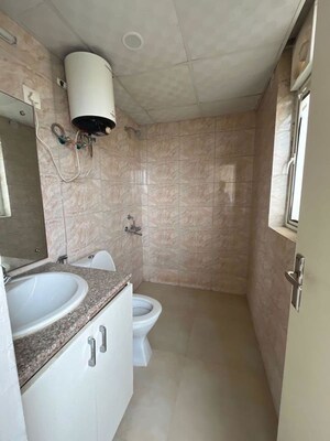 Bathroom in 1 BHK Builder Floor at Sector 21 – for Rent