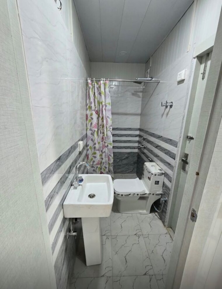 Bathroom, greater kailash i 2 Bedroom 160 Sq.Yd. Builder Floor In Greater Kailash I Delhi 10708159