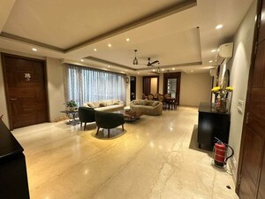 Room in 4 BHK Apartment at BPTP Amstoria, Sector 102 – for Sale