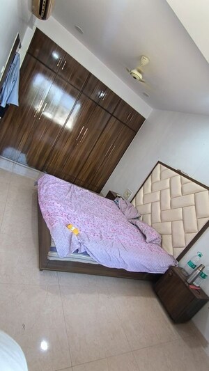 Room in 2 BHK Apartment at Dadar East – for Rent