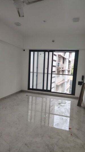 Room in 2 BHK Apartment at Gardenia Apartment Khar West, Khar West – for Rent
