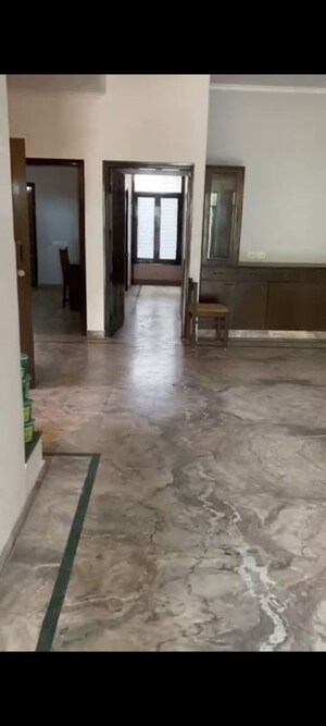 Room in 4 BHK Independent House at Sector 30 – for Rent