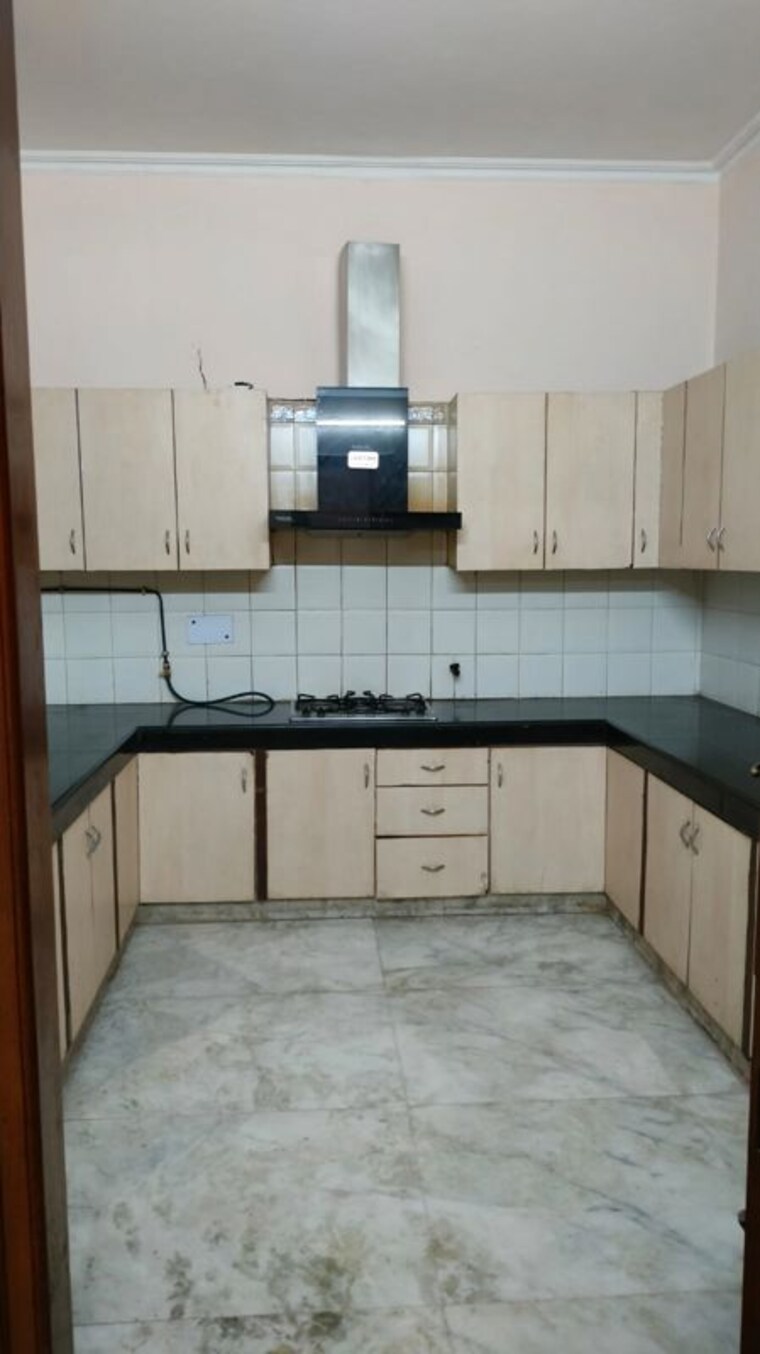 Kitchen, sector 15a 3 Bedroom 200 Sq.Mt. Independent House In Sector 15a Noida 10708284