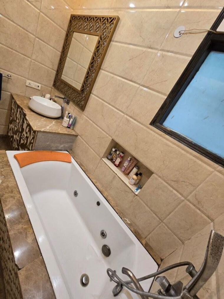 Kitchen, sector 35 4 Bedroom 250 Sq.Mt. Independent House In Sector 35 Noida 10708289