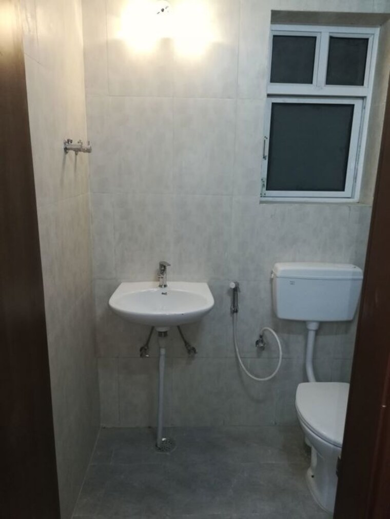 Bathroom, sector 51 2 Bedroom 1300 Sq.Ft. Apartment In Sector 51 Noida 10708298