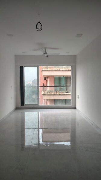 2 BHK 750 Sq.Ft. Apartment in Tulip Apartment Santacruz West