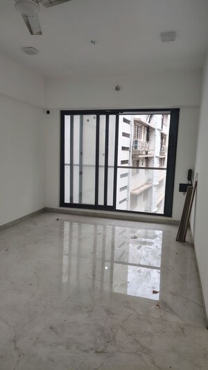 Room in 2 BHK Apartment at Tulip Apartment Santacruz West, Santacruz West – for Rent