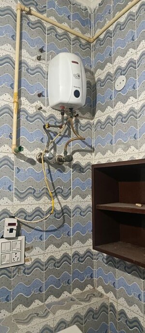Master Bedroom in 3 BHK Builder Floor at Sector 33 – for Rent