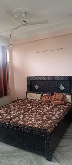 Bedroom in 3 BHK Builder Floor at Sector 33 – for Rent