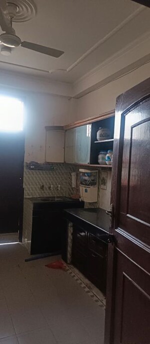 Kitchen in 3 BHK Builder Floor at Sector 33 – for Rent