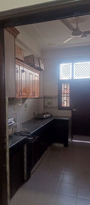 Kitchen in 3 BHK Builder Floor at Sector 33 – for Rent