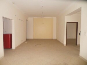 Room in 3 BHK Apartment at Sunshine Helios, Sector 78 – for Rent