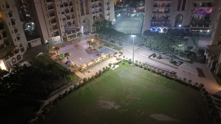 Swimming Pool, sunshine-helios 3 Bedroom 1575 Sq.Ft. Apartment In Sector 78 Noida 10708310