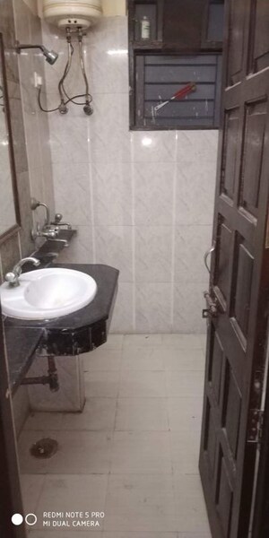 Bathroom in 2 BHK Builder Floor at Sector 48 – for Rent
