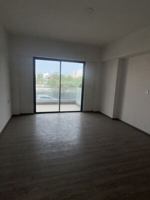 Room in 4 BHK Apartment at Birla Navya, Sector 63a – for Rent